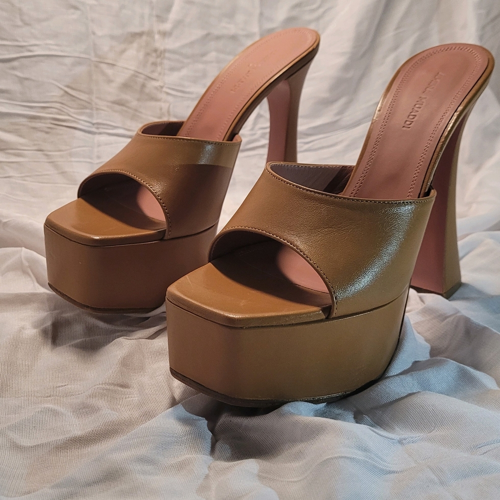 Amina Muaddi❤️Beige Dalida Platform Sandals